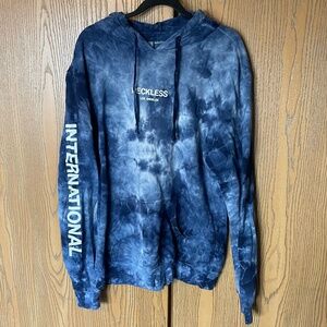 YOUNG & RECKLESS MEN’S BLUE TYE DYE HOODIE SIZE M MONOGRAMMED LOGO BADGE